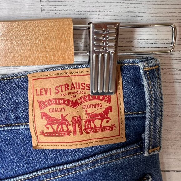 Levis Jeans Womens Size 28 Wedgie Straight Medium Wash Button Fly Stretch - Picture 2 of 16